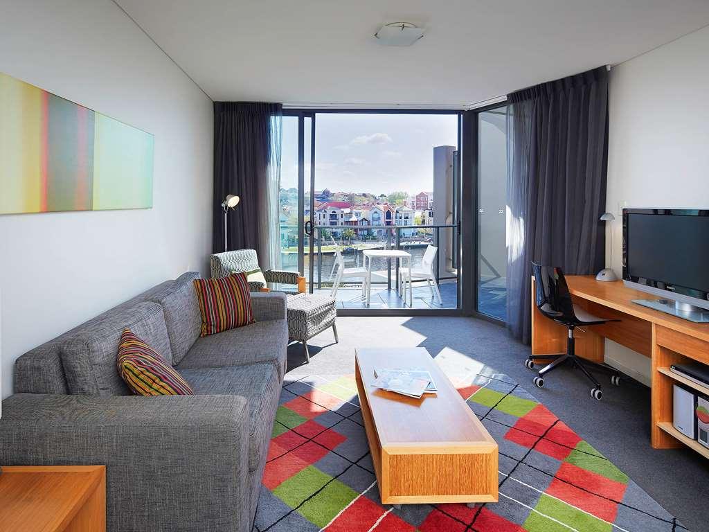East Perth Suites Hotel מראה חיצוני תמונה