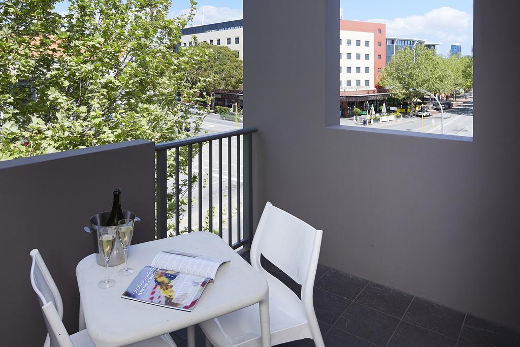 East Perth Suites Hotel מראה חיצוני תמונה